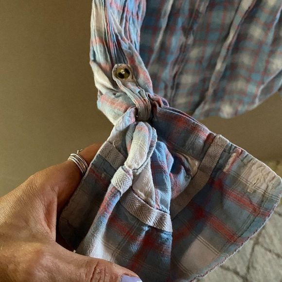 HURLEY LONG SLEEVE PLAID SIZE SMALL - Picture 5 of 7